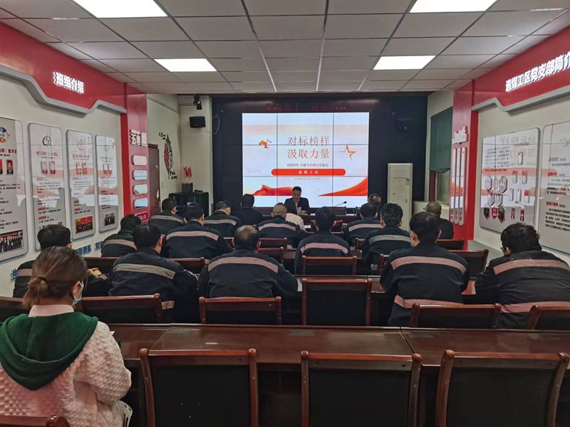 271679881742700049.jpeg 对标榜样 汲取力量_副本.jpg
