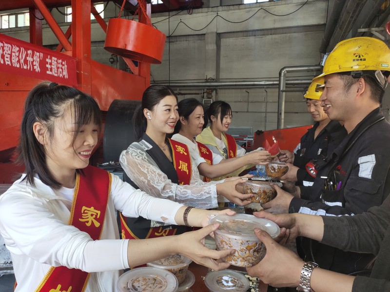 121686539241883894.jpeg 职工家属送温暖03_副本.jpg