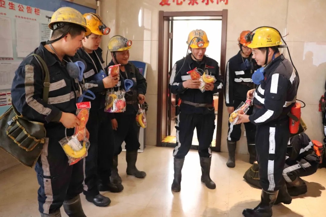 281701133008517222.jpeg 节日慰问.jpg
